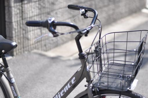 自転車のキャリアに普通のカバンを